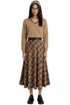 THE CLASSIC V-NECK SWEATER OATS LATTE