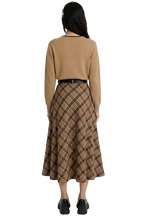 THE CLASSIC V-NECK SWEATER OATS LATTE