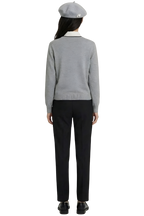 THE CLASSIC V-NECK SWEATER MEDIUM GREY